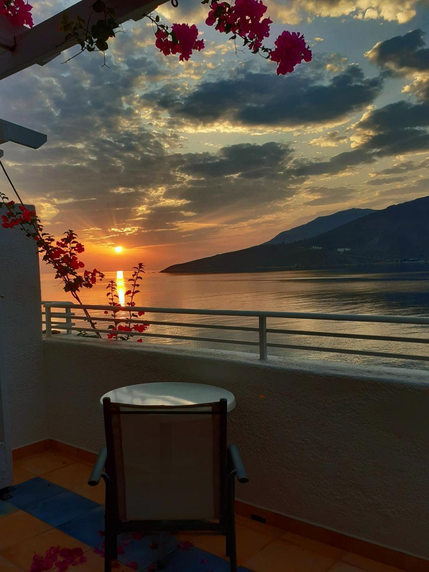 Ilidi Rock Aparthotel Livadia  Exterior foto